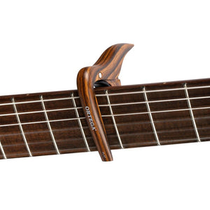 Ortega OCAPOCV-WND Walnut Design Chrome kapodasteris